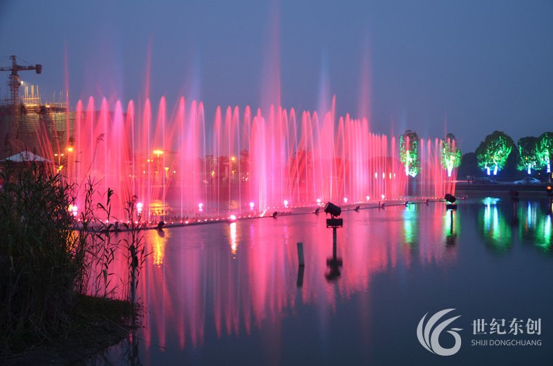 五彩斑斓的夜景音乐喷泉